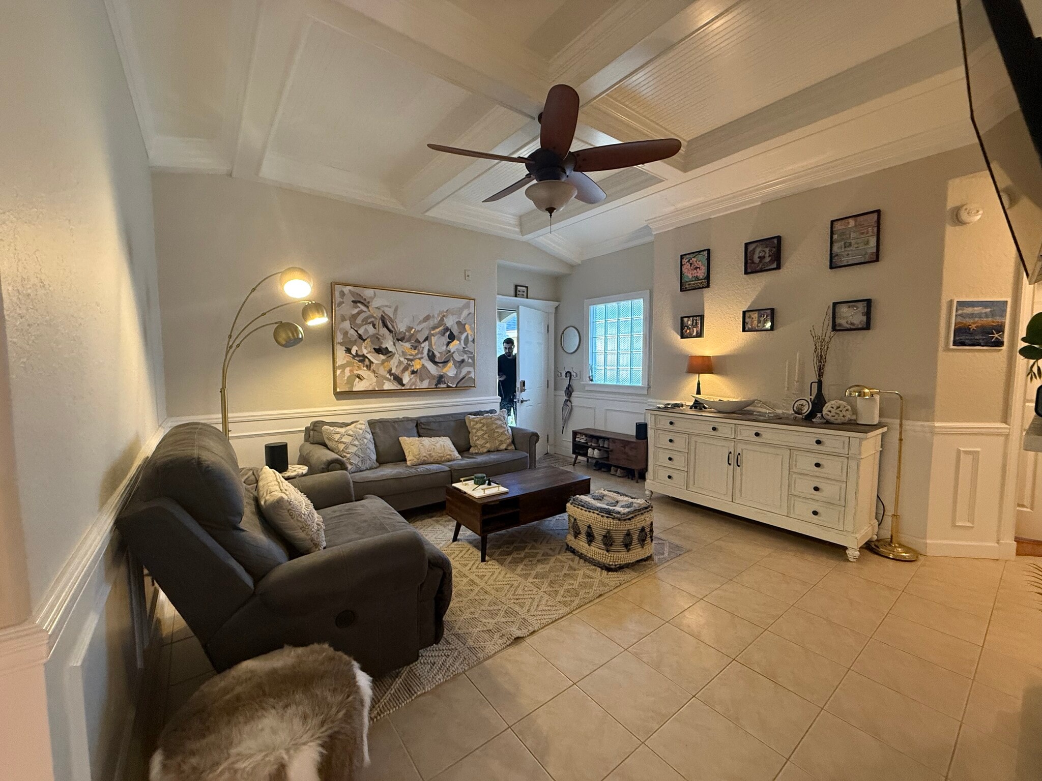 Large living room - 1701 The Greens Way