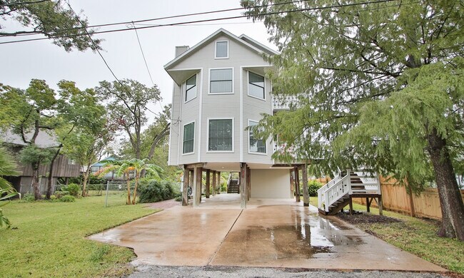 Building Photo - 131 Pine Rd