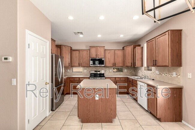 Building Photo - 15204 W Westview Dr