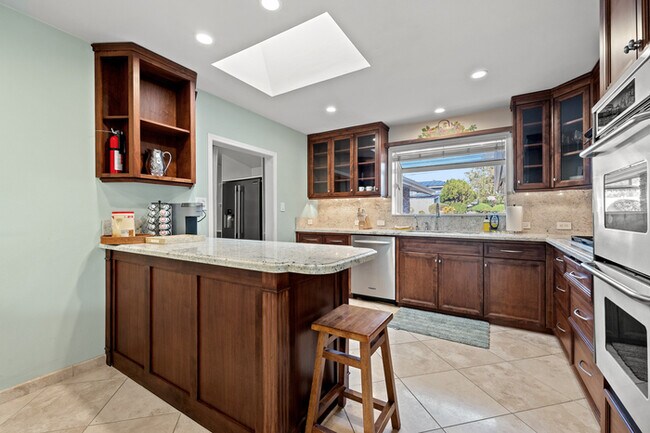 Building Photo - 1342 Skyline Dr