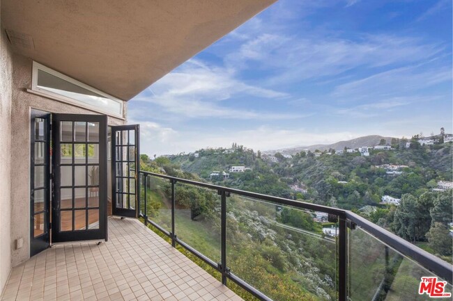 Building Photo - 1111 Somera Rd