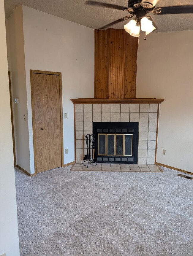 Building Photo - Briargate  Townhome