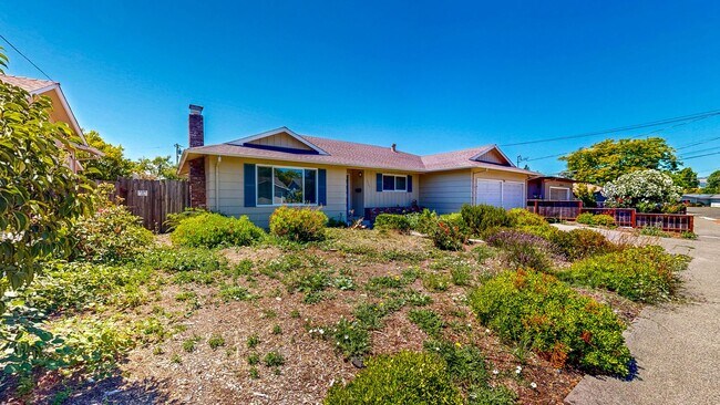 Building Photo - 1925 Leafgreen Dr