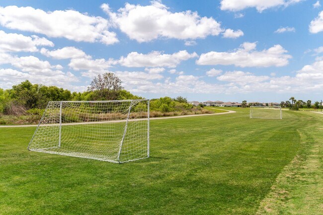 Building Photo - Available April 2026 - Turn Key Furnished 3 Bed, 2 Bath Home in Star Farms - MUST BE SEEN!