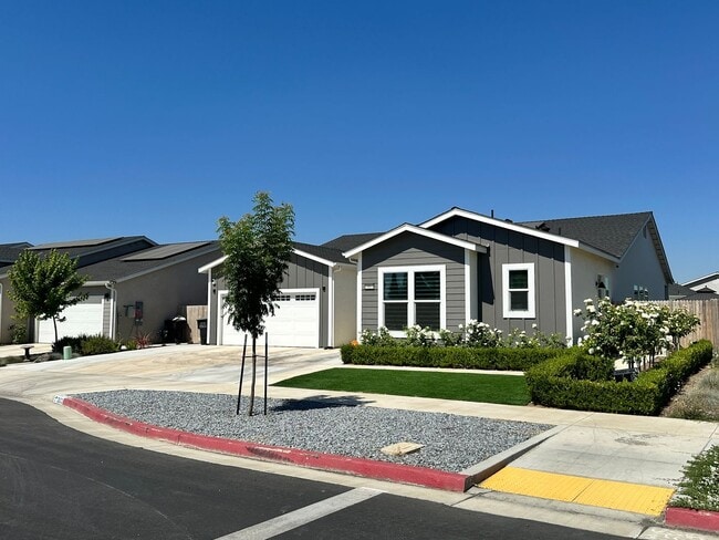 Building Photo - NW Home with built in ADU coming soon!