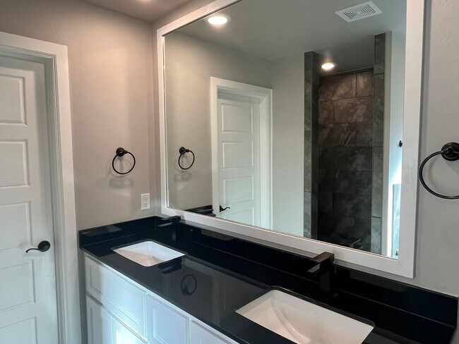 Building Photo - Beautiful 3 Bed, 2 Bath, 2 Car North Edmond/Arcadia
