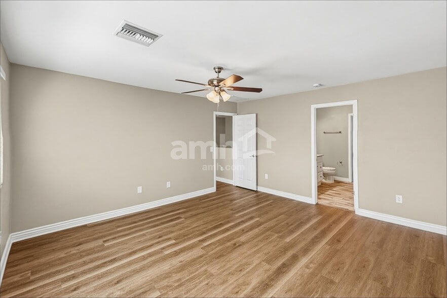 Building Photo - 8933 N Country Cove Tr