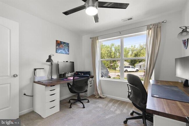 Building Photo - 465 Carvel Beach Rd