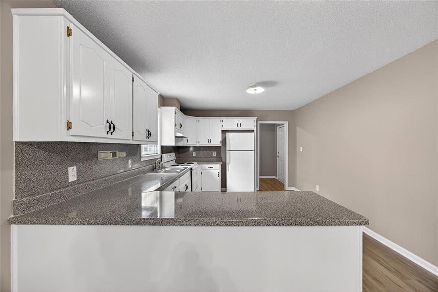 Building Photo - 175 White Tail Hills Dr