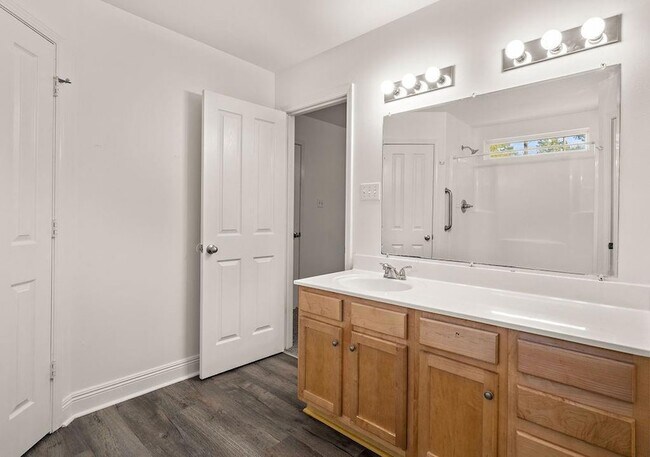 Building Photo - 403 W 33rd Ave