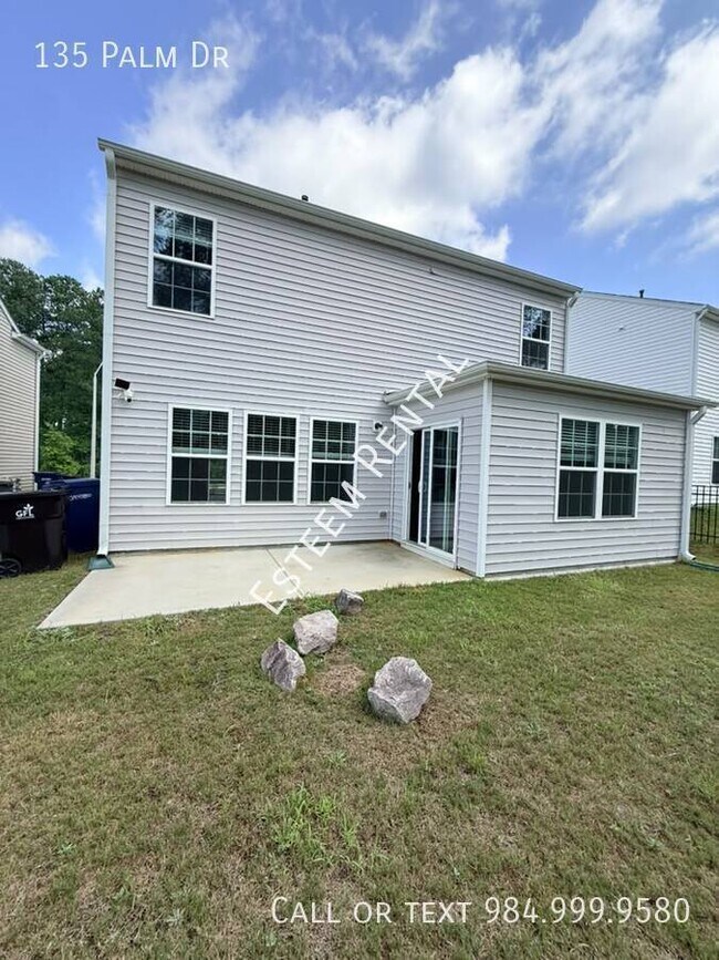 Building Photo - 135 Palm Dr