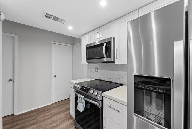 Building Photo - 1920 Augusta Dr