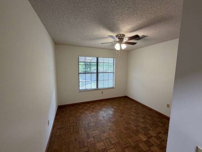 Building Photo - 3660 Crazy Horse Trail