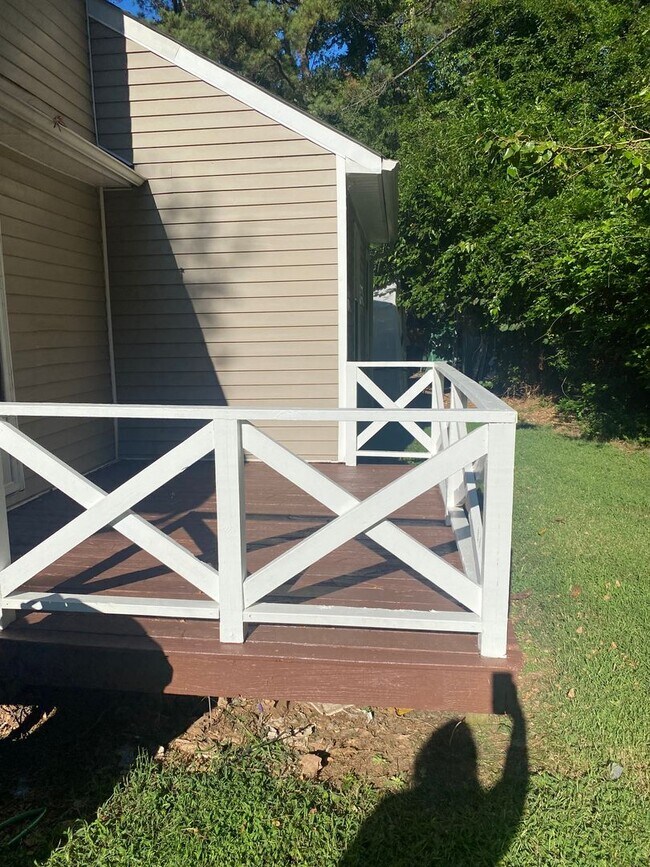 Building Photo - 3BR, 2BA Durham Home with Deck and LVP Flooring