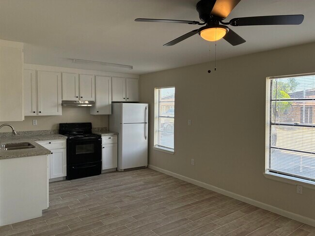 Building Photo - 705 Bustamante St