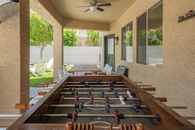 Building Photo - 5924 E Woodridge Dr