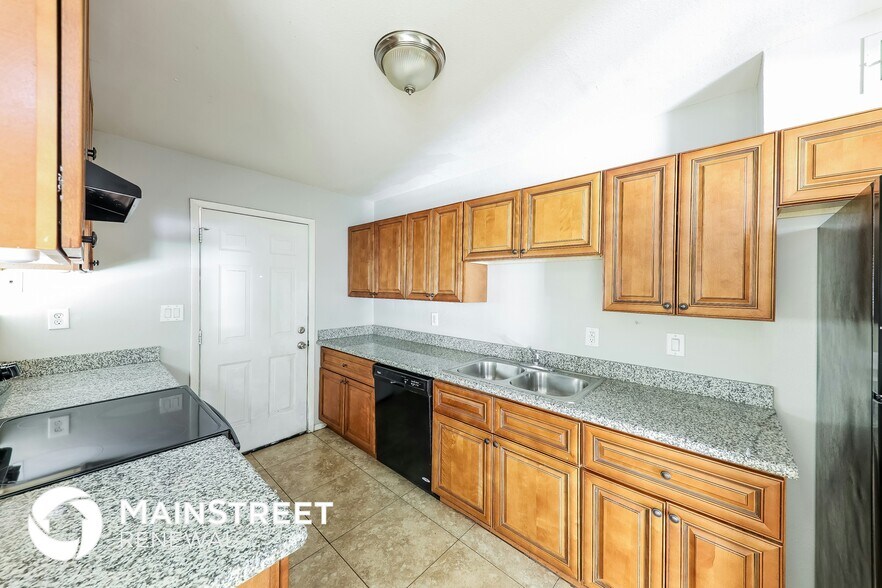 Building Photo - 3807 W Solar Dr