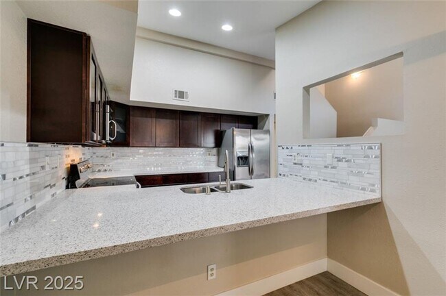 Building Photo - LOCATED IN GATED COMMUNITY JUST MINUTES FR...