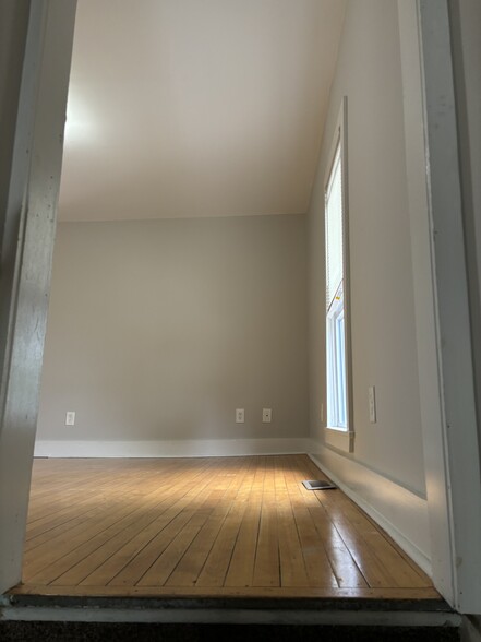 Building Photo - 16 1st St