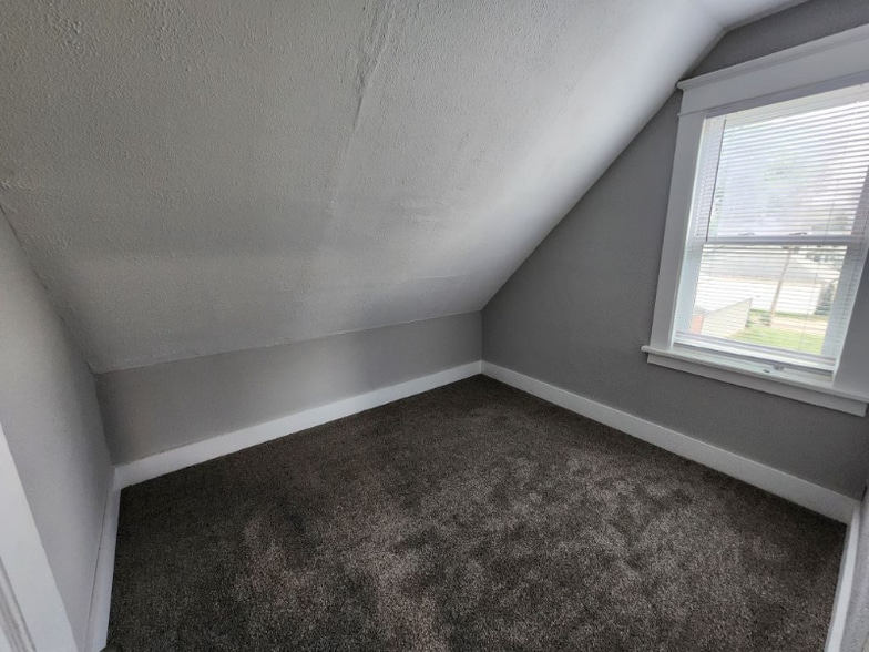 Building Photo - 432 48th St