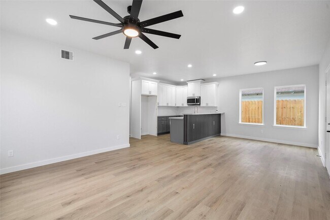 Building Photo - 7220 S Hall St