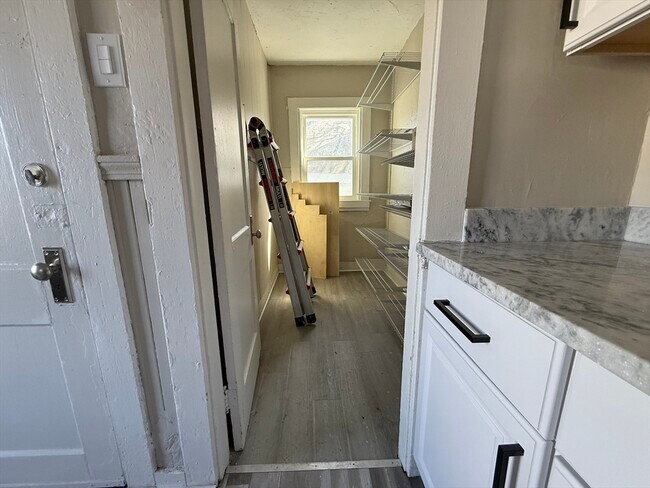 Building Photo - 68 Ash St