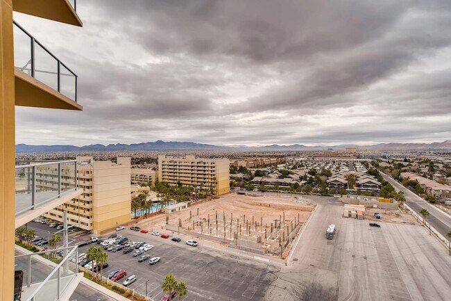 Building Photo - LUXURY RESORT STYLE LIVING @ ONE