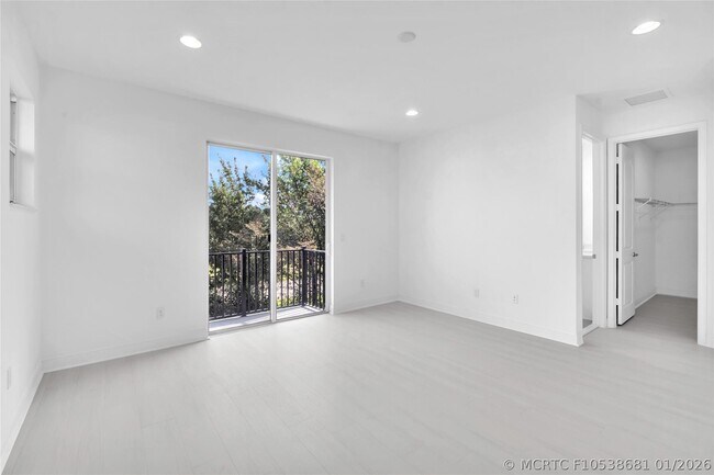Building Photo - 6947 Pines Cir