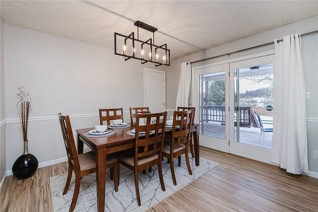 Building Photo - 979 Barclay Rd