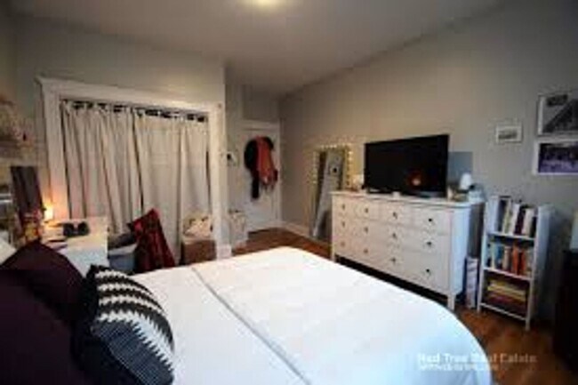 Building Photo - 171 Thorndike St