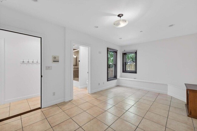 Building Photo - 41 S Circle Dr