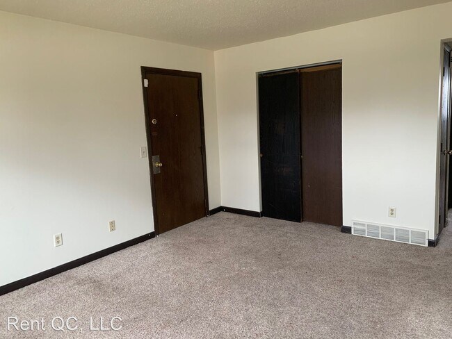 Building Photo - 604 W 63rd St