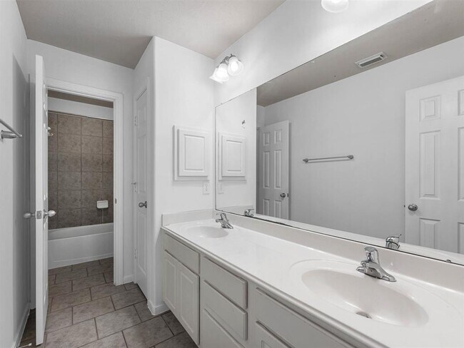 Building Photo - 25553 Oakhurst Forest Dr
