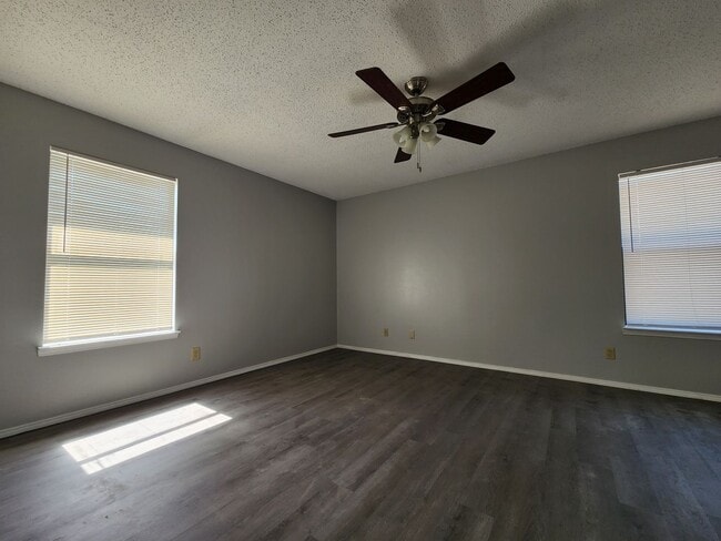 Building Photo - 3-Bedroom Home Near Goodfellow Airforce Ba...