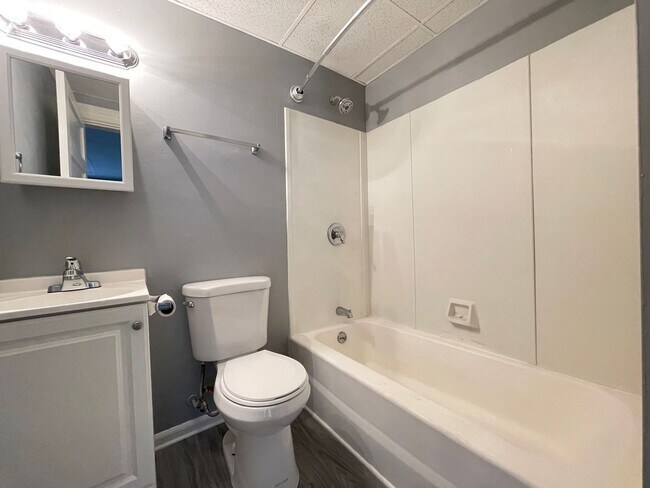 Building Photo - 601 Hevey St