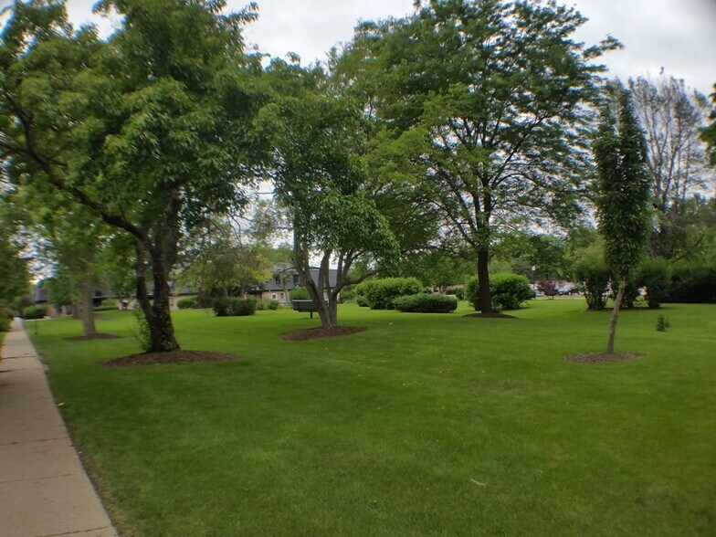 Building Photo - 865 Westmoreland Dr