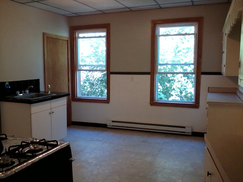 Building Photo - 96 Bennington St