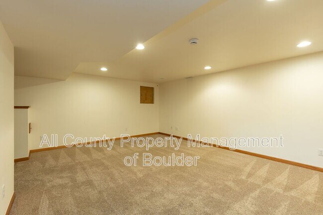 Building Photo - 4690 Sioux Dr