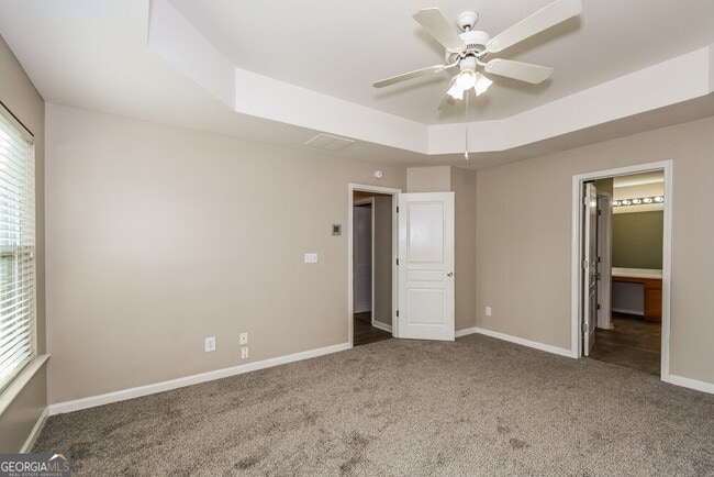 Building Photo - 147 Hidden Lake Cir