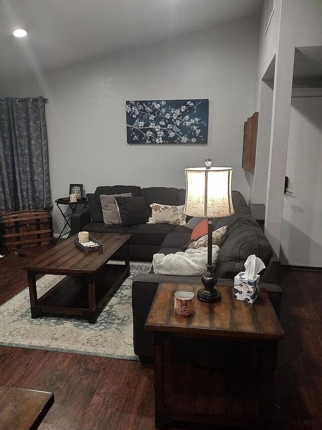 Building Photo - Beautiful 3 Bedroom/ 2 Bath condominium wi...