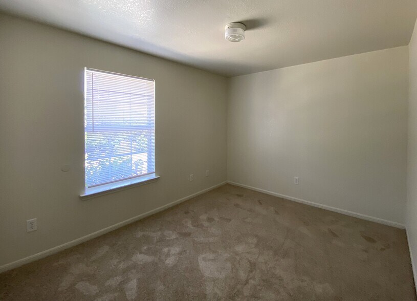 Building Photo - 334 S 40th St