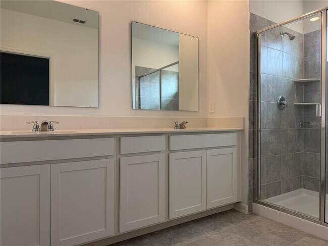 Building Photo - 2950 Savoir Ave