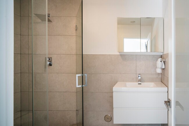 Building Photo - 259 N Coconut Ln