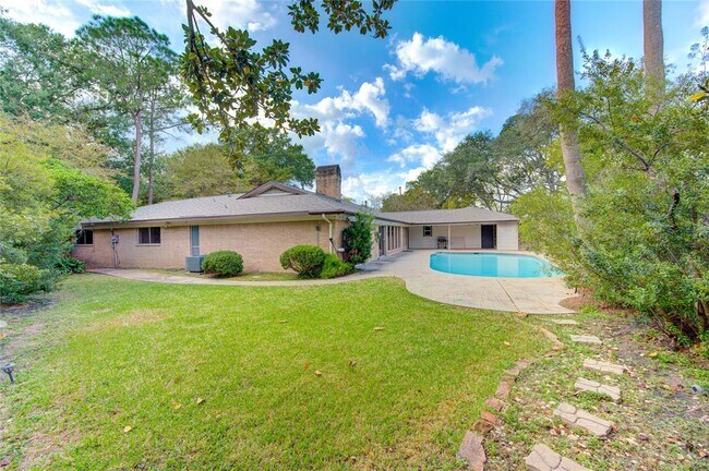 Building Photo - 11024 Riverview Dr