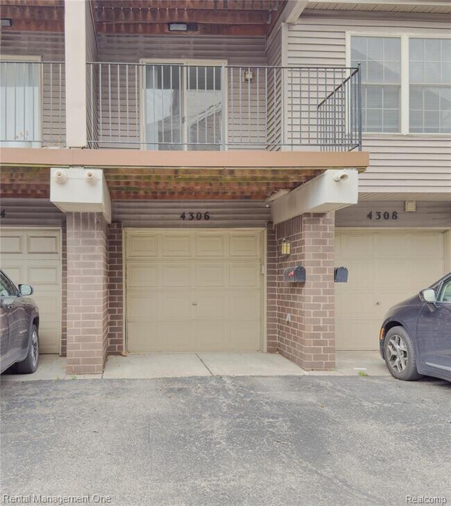 Building Photo - 4306 Maple St