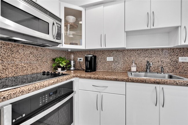 Building Photo - 9700 E Bay Harbor Dr