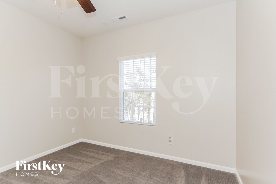 Building Photo - 12204 Flatbush Dr