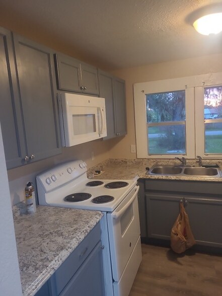 Building Photo - 816 Waldron St