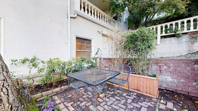 Building Photo - Beautifully Updated Flat with Gourmet Kitchen & Private Outdoor Retreat