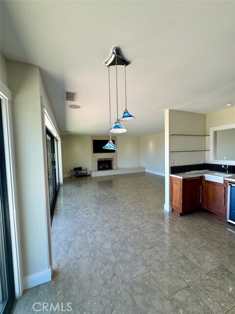Building Photo - 2745 Temple Hills Dr